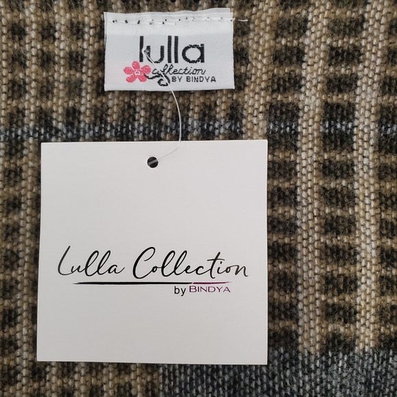 Lulla Collection Reversible Poncho - Picture 6 of 8
